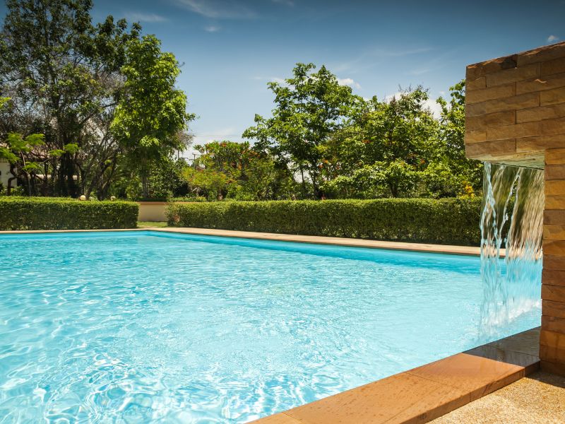 ahorrar energia dinero mantenimiento piscina